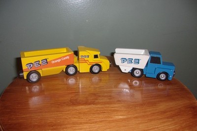 ERTL PEZ CANDY HOMETOWN ROADWAY WOODEN DUMP TRUCK AND TRACTOR TRAILER GOOD COND.