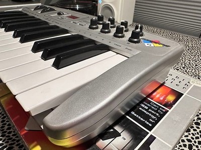 M-AUDIO - Oxygen 8 - Midi Keyboard 25 Keys und Pitchbend