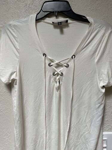 Lulus Tee Shirt Lace Up V-Neck Women's SZ L Relaxed Fit S/S NWT Ivory Cream - Picture 2 of 7