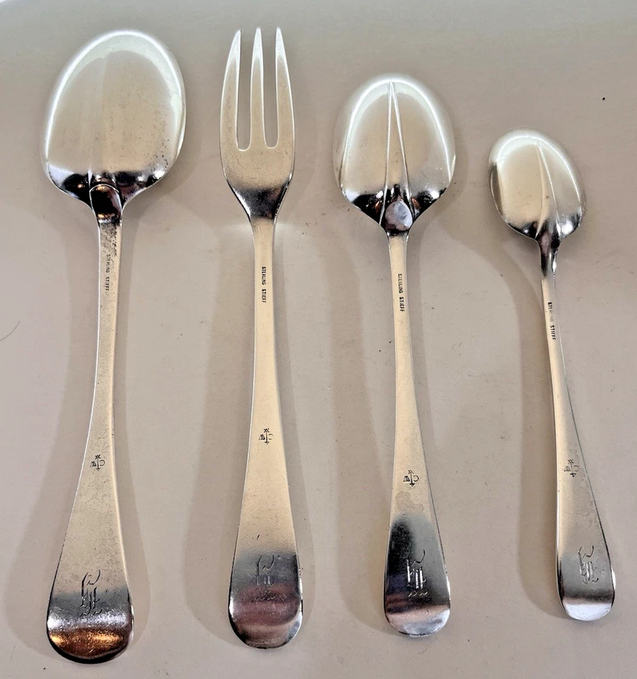 Juego de 4 cubiertos de plata esterlina STIEFF Queen Ann Williamsburg 221,5 gr con mono Foto 4 de 4