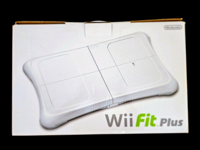 Wii Fit Plus-Weißes Balance Board Bundle (Nintendo Wii, 2009)
