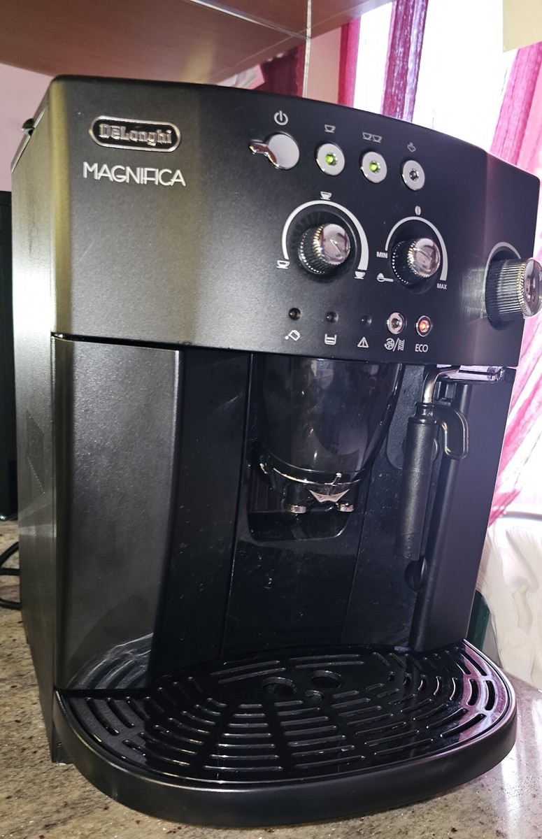 De'Longhi Magnifica ESAM 1350W Macchina per Caffe Nera