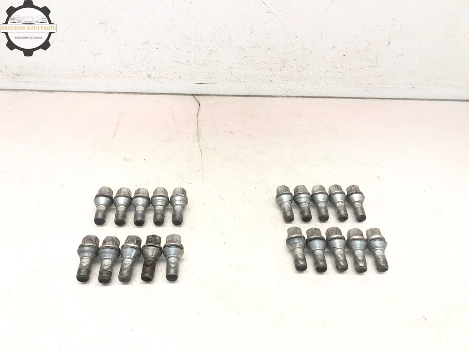 Juego de pernos de tuerca de llanta Maserati Levante 2017-2024 X20 OEM Foto 4 de 4