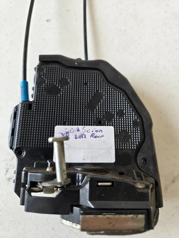 Actuador de cerradura de puerta trasera izquierda Scion xB 2012 A046693 OEM (B Foto 3 de 4