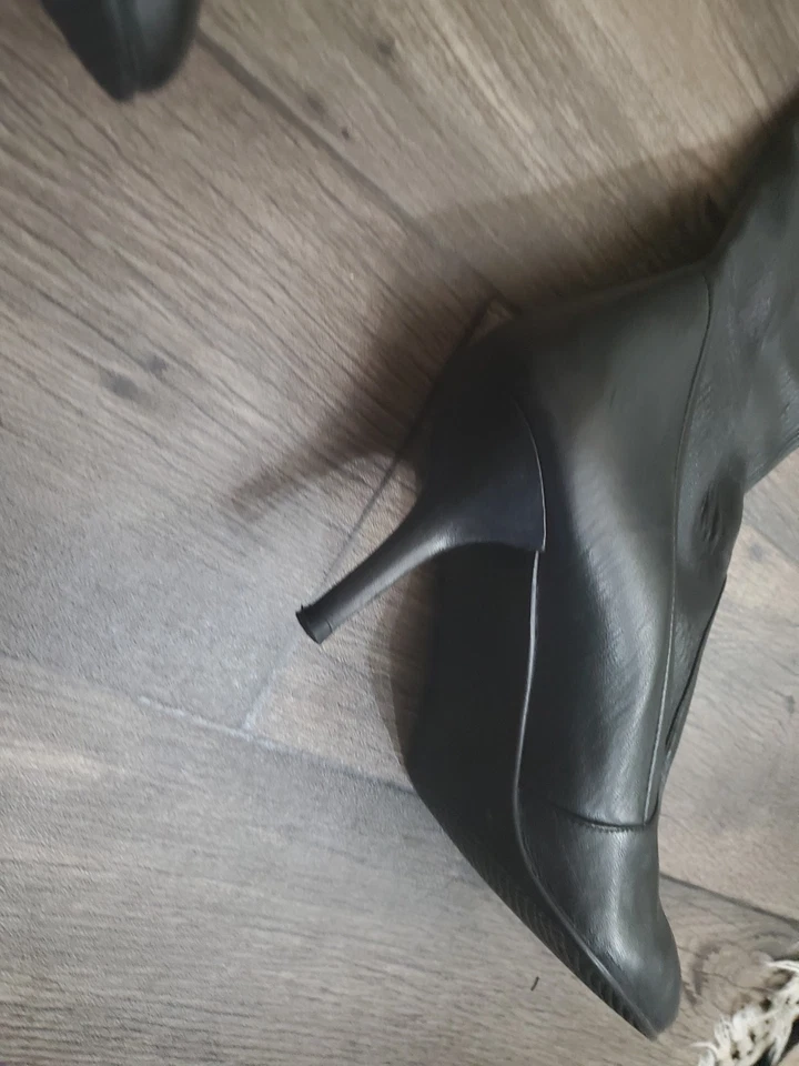 NUEVAS Botas por encima de la rodilla Stuart Weitzman Tiemodel | Declaración icónica de cuero Foto 3 de 4