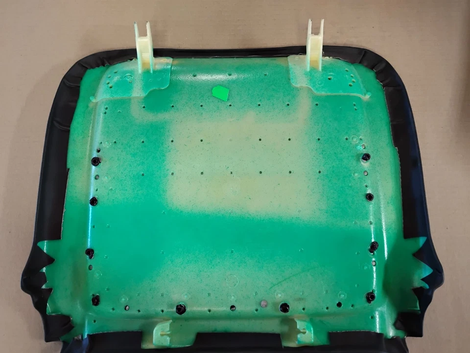 04 05 06 Pontiac GTO NEGRO Asiento Trasero SIN CLIPS 2004 2005 2006 USADO ALGUNOS DEFECTOS Foto 3 de 3