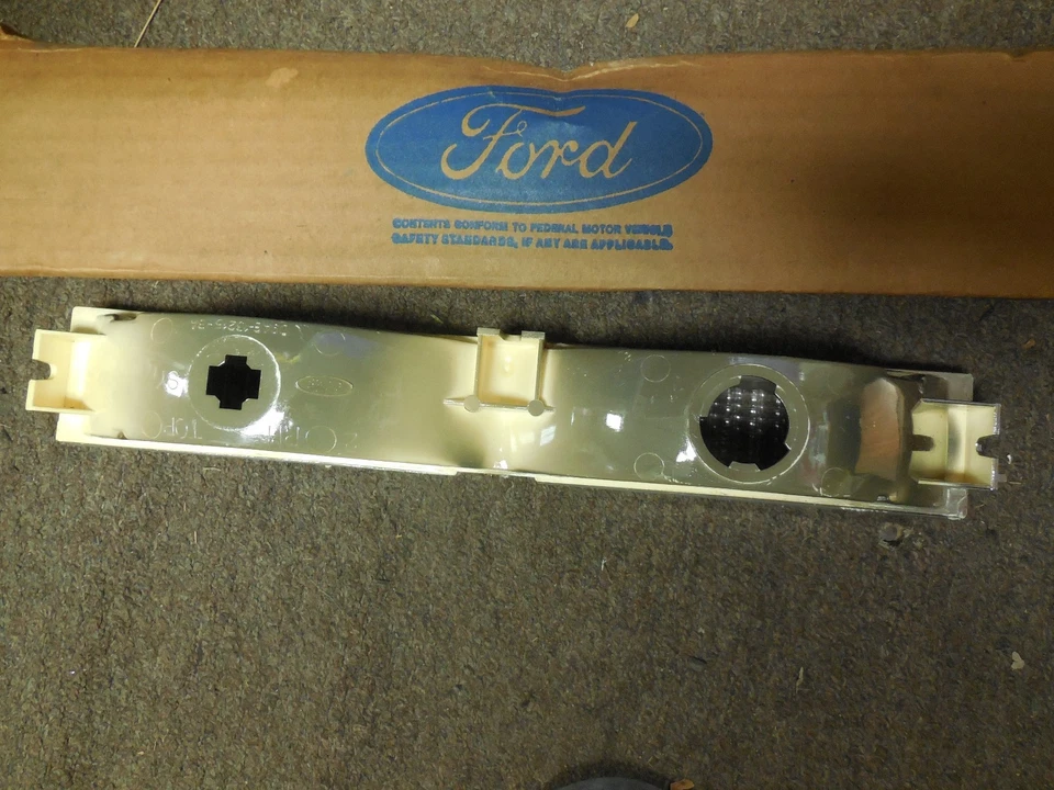 NOS 1979 1980 1981 FORD LTD LÁMPARA DE ESTACIONAMIENTO ASY RH Foto 2 de 3