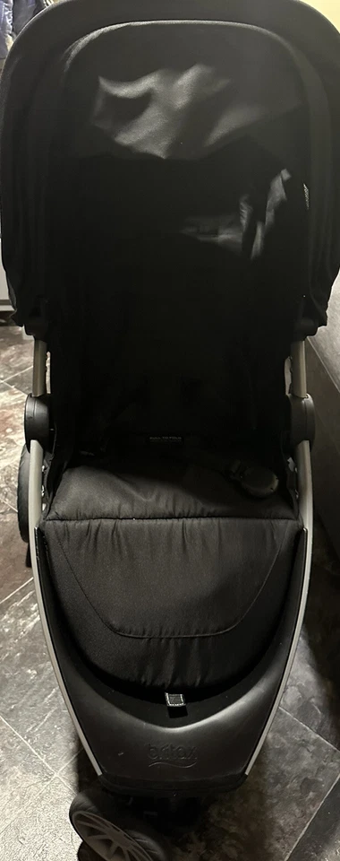 Britax B-lively Stroller in Black - Image 2 of 4