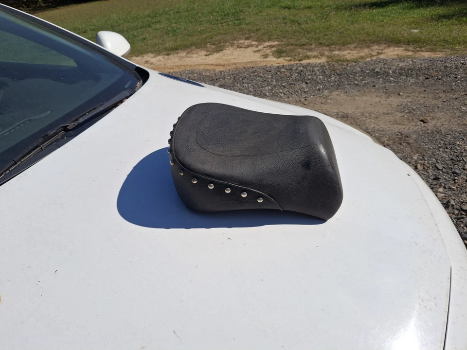 Original Studded Back Seat for 1998 suzuki 1500 Intruder - Image 3 of 4