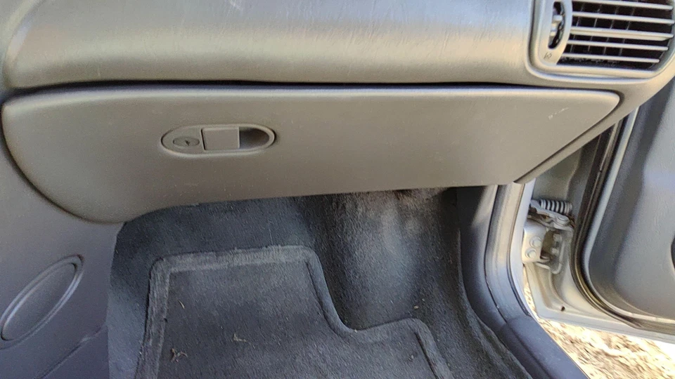 98-01 Oldsmobile Intrigue Glove Box Assembly Complete Door With Latch Gray 14b - Image 2 of 4