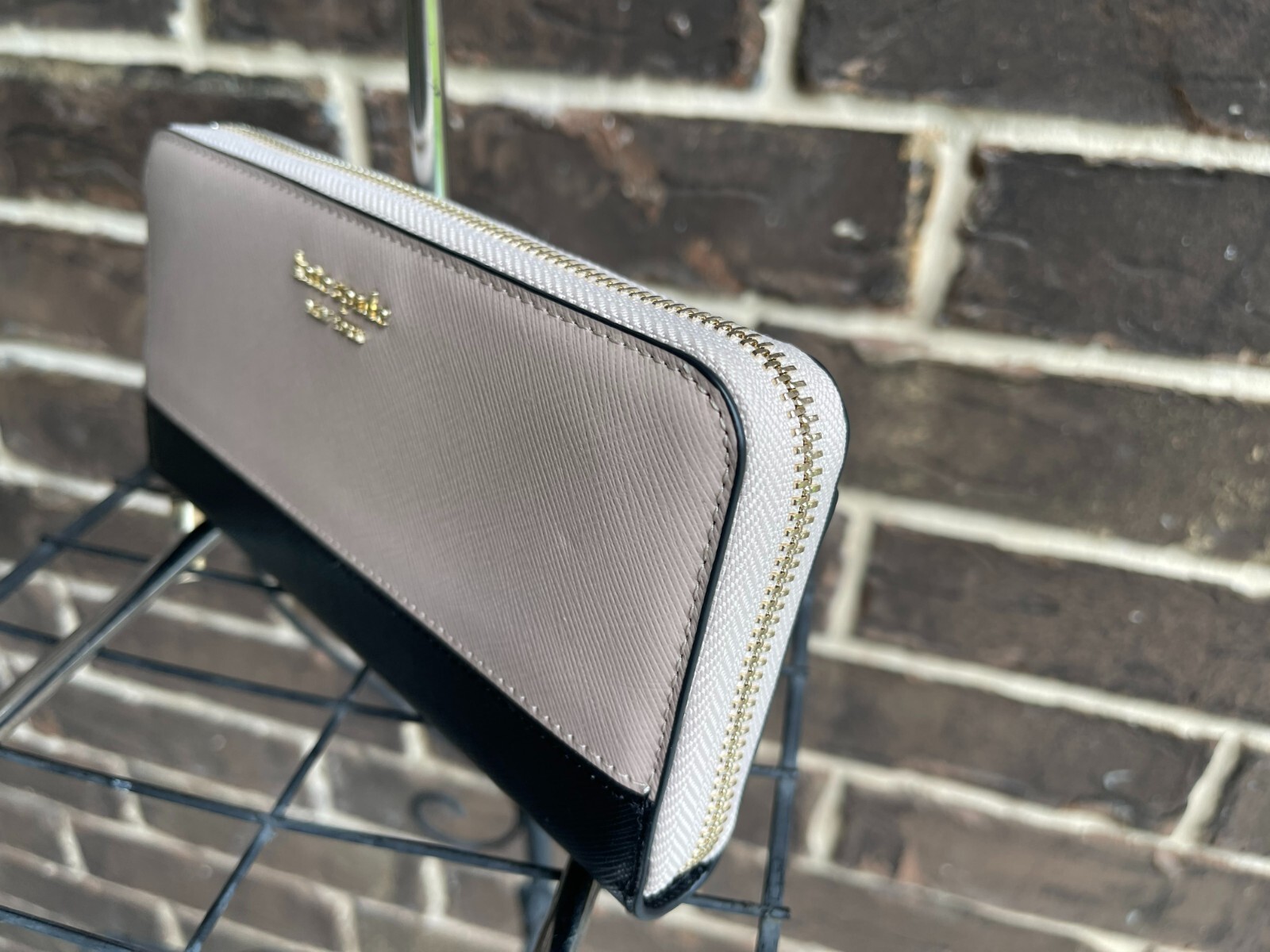 NWT 195 Kate Spade Warm Beige Black Spencer ZipAround Continental