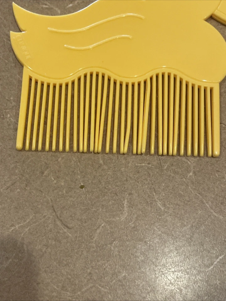 Vintage Clinique Comb Yellow DUCK - Fine Tooth Detangling Rare Hard To Find Bird - Image 4 of 4