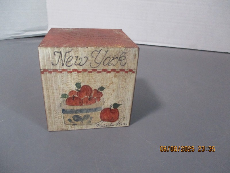 FOLK ART - HANDPAINTED - NEW YORK WOOD BLOCK DECORATION