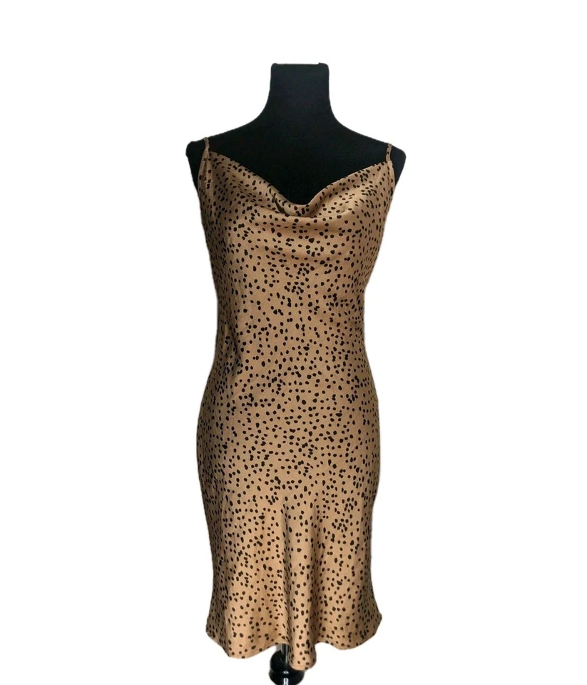 Sexy Mini Vestido Windsor Cuello Capucha Y2K Bronce Lunares Mediano Femenino Mobwife Foto 3 de 4