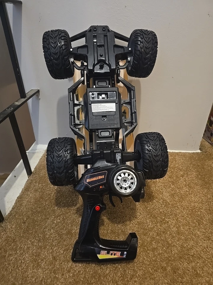 JADA 1:12 Transformers Bumblebee 1977 Camaro 4x4  RC - Image 4 of 4