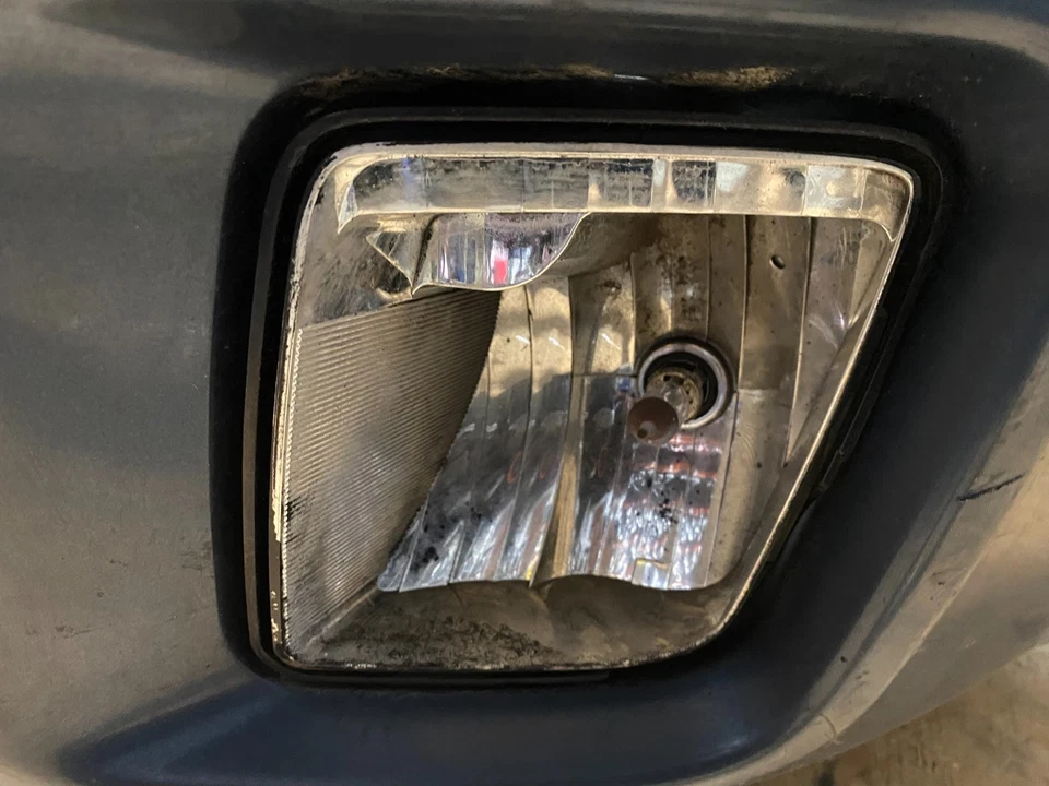 2005 to 2007 Mercury Mariner Front Bumper Cover R1742 - Image 4 of 4