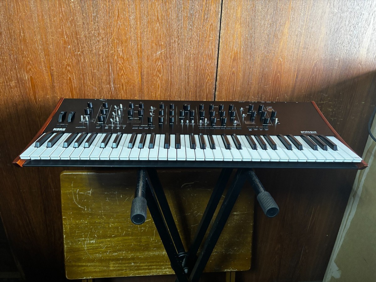 Korg Prologue 16 61-key 16-voice Analog Synthesizer w/ gator case 
