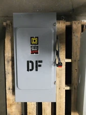 SQUARE D - HU364 - 200 AMP - 600 V - SINGLE THROW NON-FUSIBLE SAFETY SWITCH