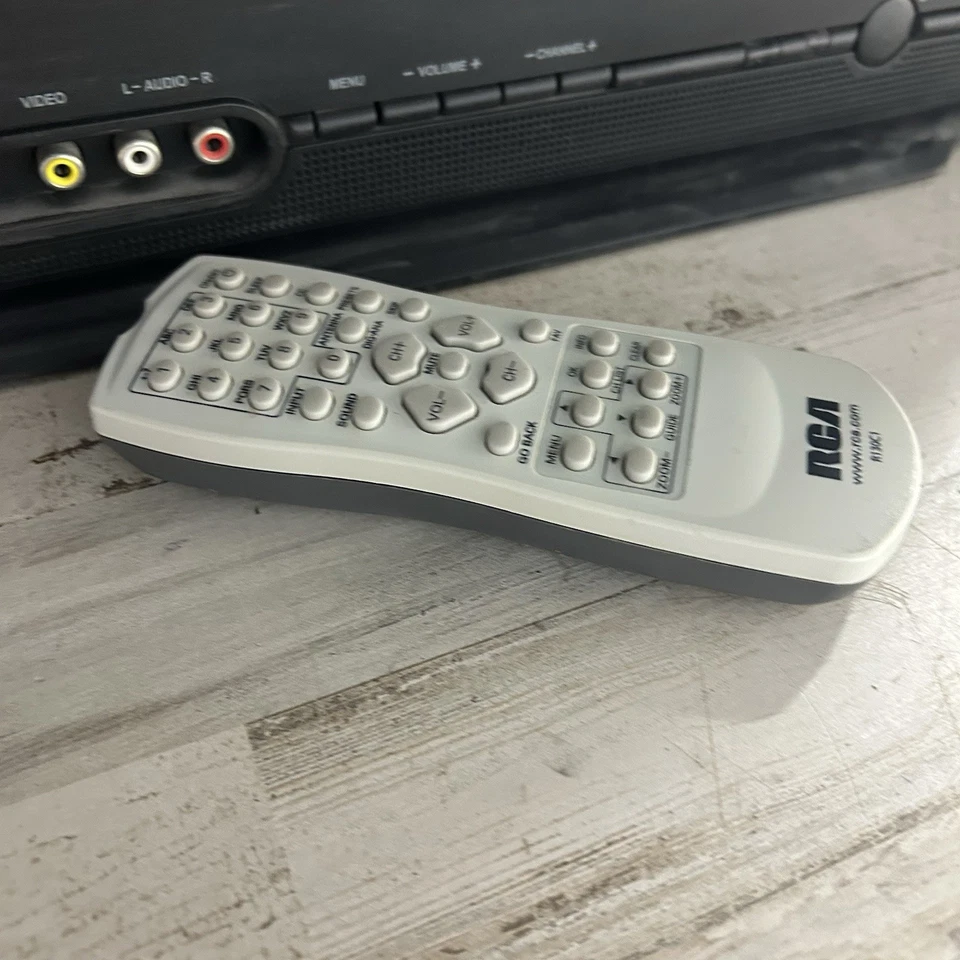 RCA TruFlat 20” CRT TV 20F424T w/ Remote Retro Gaming SDTV AV Inputs Tested - Image 4 of 4