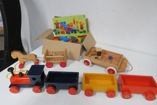 altes Holz - Spielsachen - Bauklötze - Eisenbahn - Pferd mit Leiterwagen