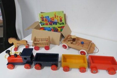 altes Holz - Spielsachen - Bauklötze - Eisenbahn - Pferd mit Leiterwagen