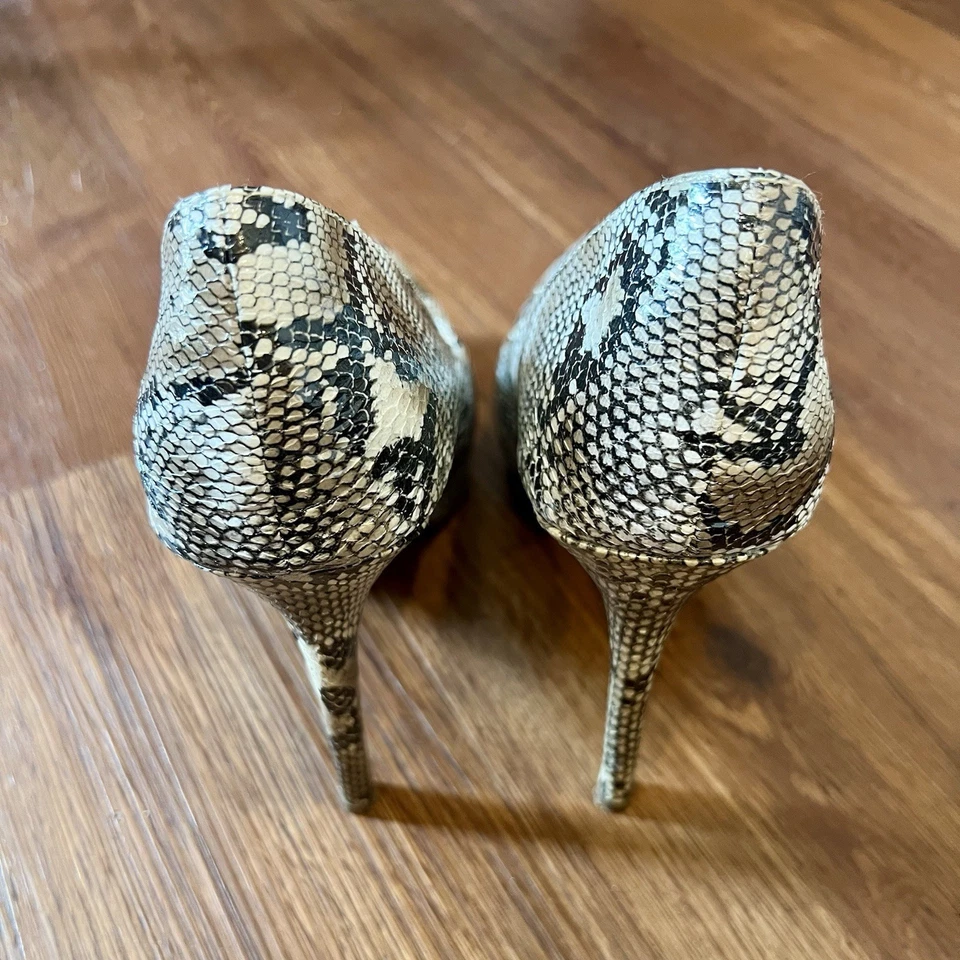 Report Tashi Mujer Imitación Cuero Serpiente Texturizado Plataforma Tacón de Aguja 7.5 Foto 2 de 4