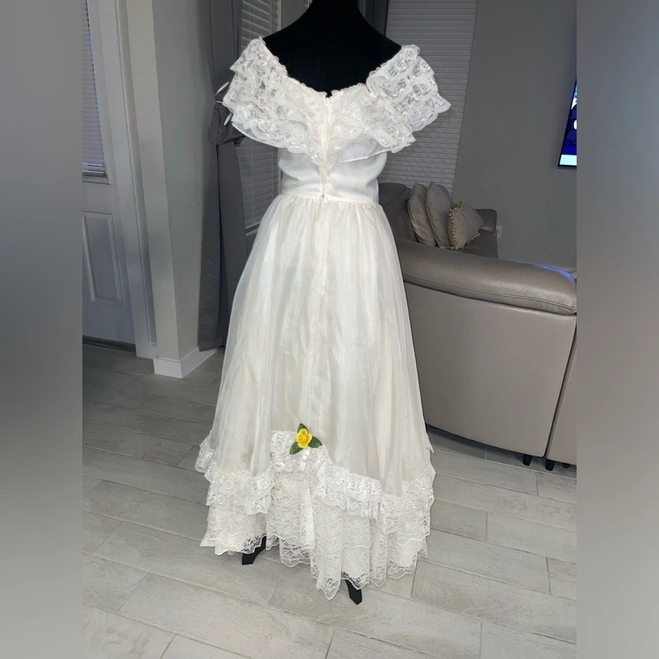 Vestido de novia vintage cottagecore victoriano detalle encaje imitación flores detalles S Foto 3 de 4