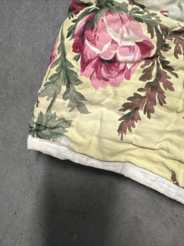 Southern Vintage Floral Quilt Full/ Queen One Piece As Is - Image 3 of 4