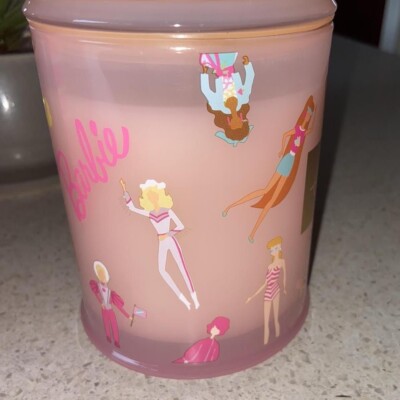 Barbie Mattel “Glasshouse Candle” Strawberry Dollbox Scent 380g