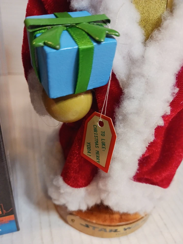 Star Wars Yoda in Santa Robe 10 Inch Christmas Nutcracker Adler SW6151L - Image 4 of 4