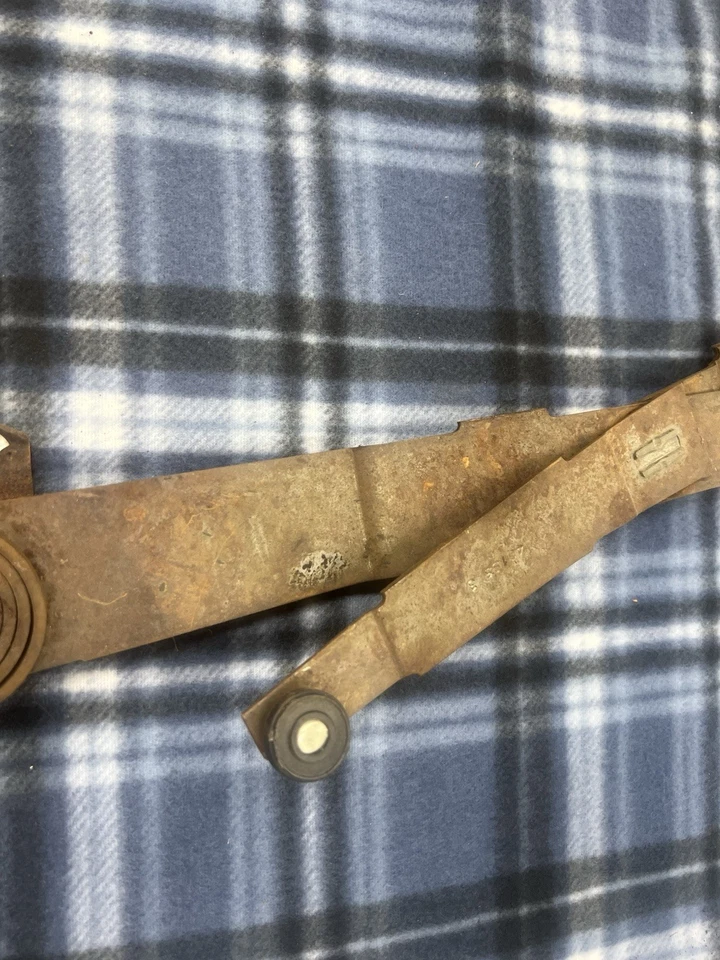 1981-1990 dodge D150 D250 ramcharger RH passengers manual window regulator OEM - Image 3 of 4