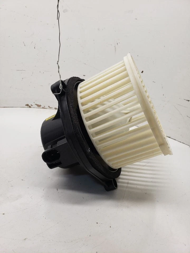 Двигатель вентилятора подходит для 00-05 SATURN L SERIES 1350222 - Изображение 2 из 4