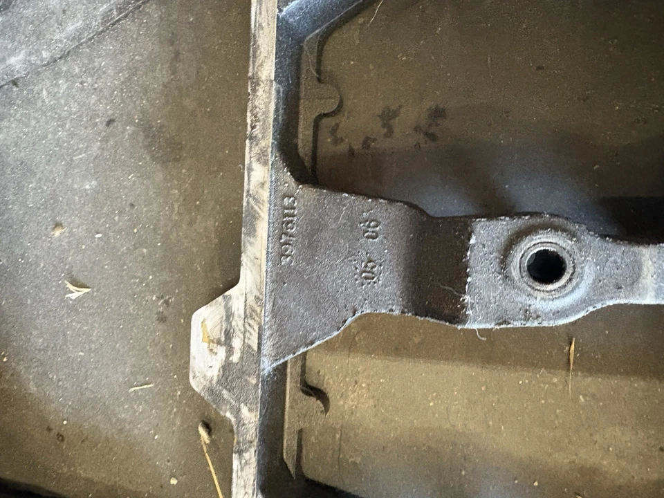 Carcasa basculante genuina OEM Dodge Ram 2500 3500 Cummins 5.9 6.7 | 3975943 3975944 Foto 2 de 2