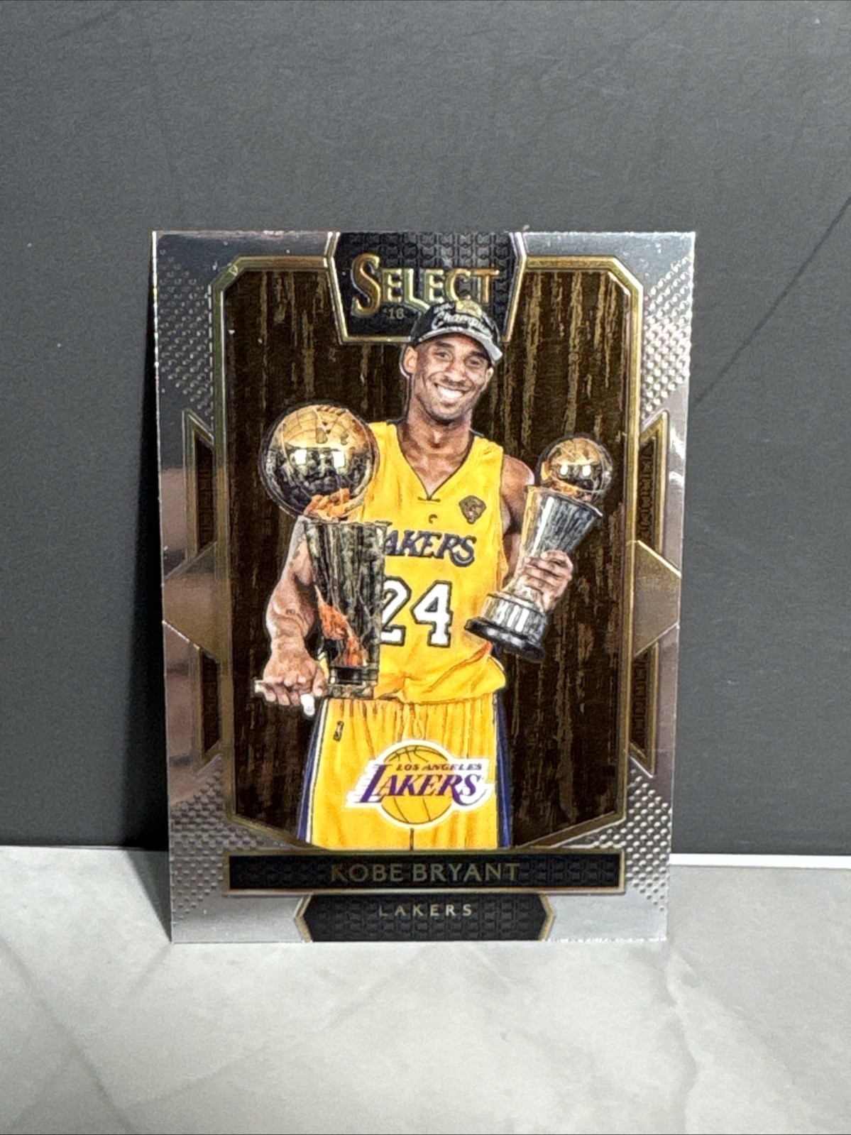KOBE BRYANT 2016-17 Panini Select #292 w/ NBA Championship Trophy! LA Lakers HOF