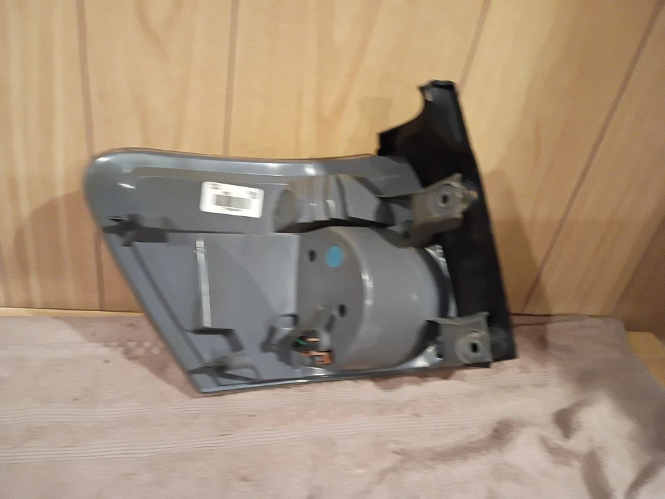 Conjunto de luces traseras GMC Acadia 2007-2012 lado del pasajero derecho genuino OEM bonito Foto 2 de 2