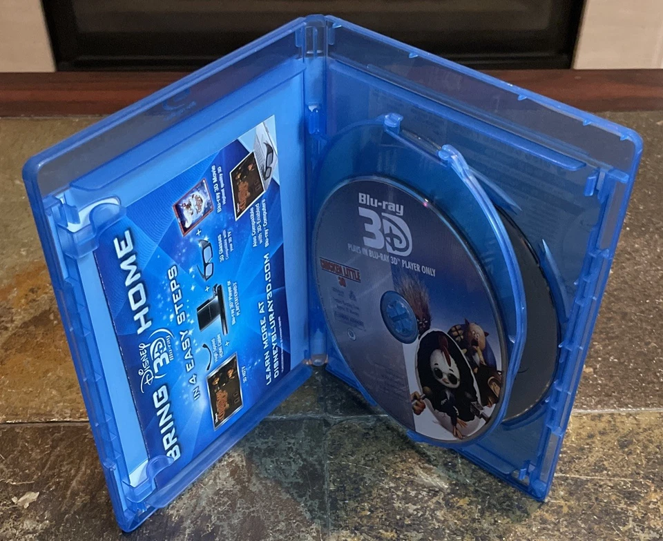 Chicken Little 3D Bluray/DVD w/ Lenticular Slipcover RARE OOP Out Of Production - Image 3 of 4
