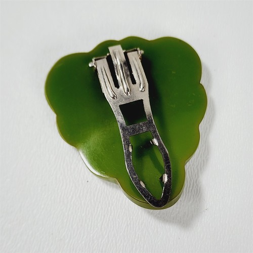 Abito vintage verde intagliato in bachelite foglia curva clip bavero  - Foto 2 di 6