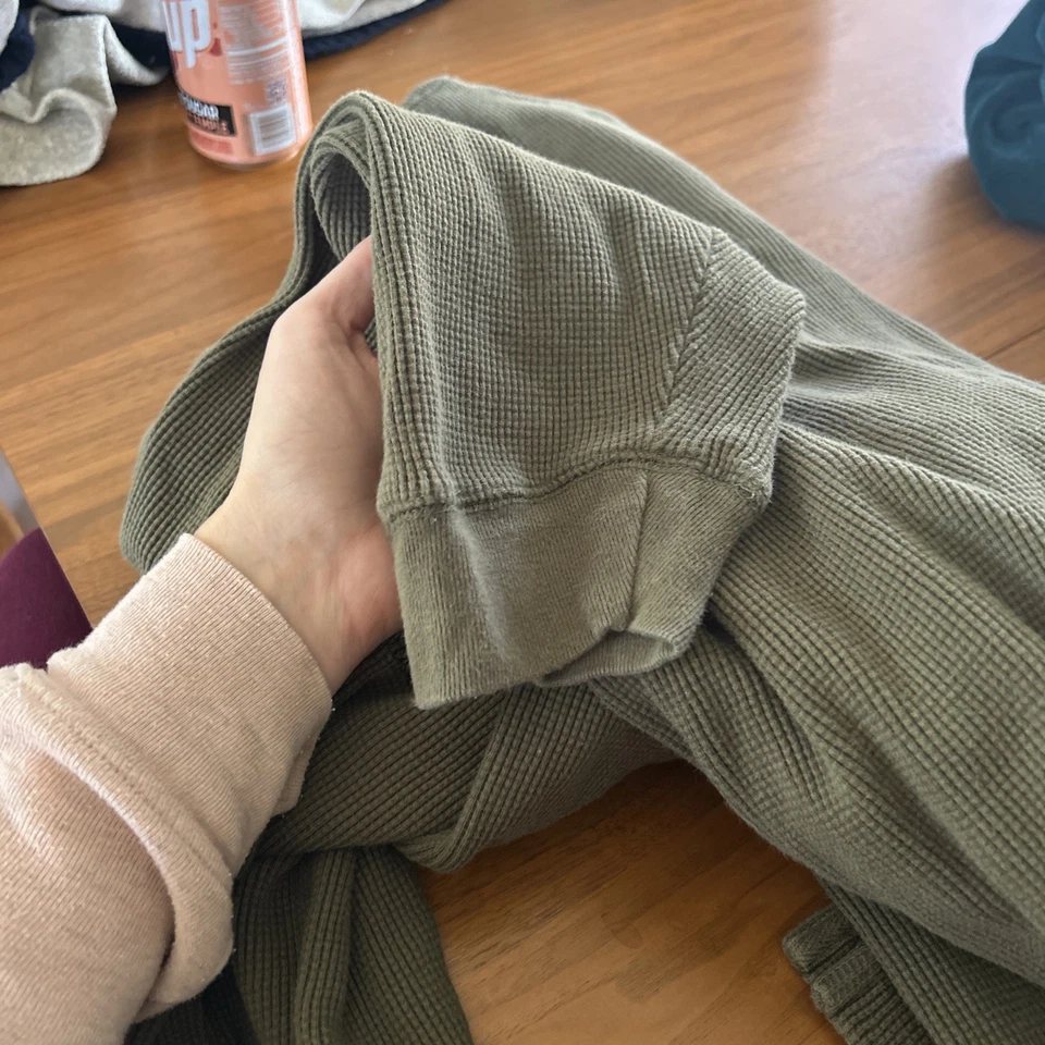 Cabelas Men’s Thick Pullover Henley Shirt Long Sleeve Olive Green Large WARM  - Image 4 of 4