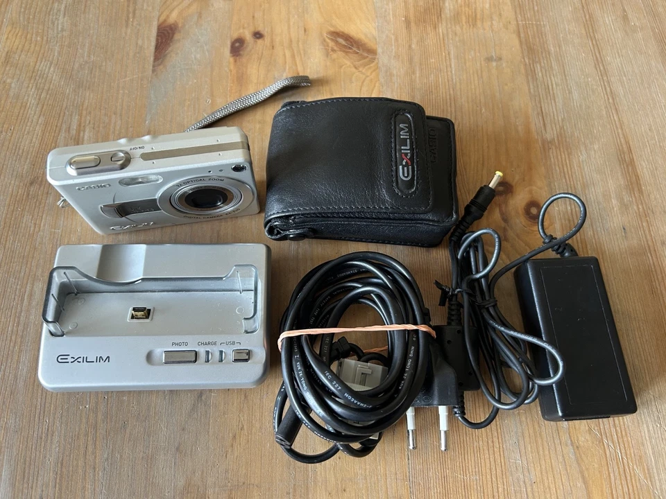 Casio Exilim EX-Z30 Digitalkamera – 3,2 MP, 3× optischer Zoom, Silber - TOP - Bild 2 von 4