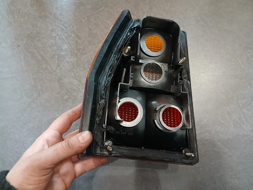 FEU ARRIERE DROIT AUDI COUPE GT B2 855945218 - Photo 4/4