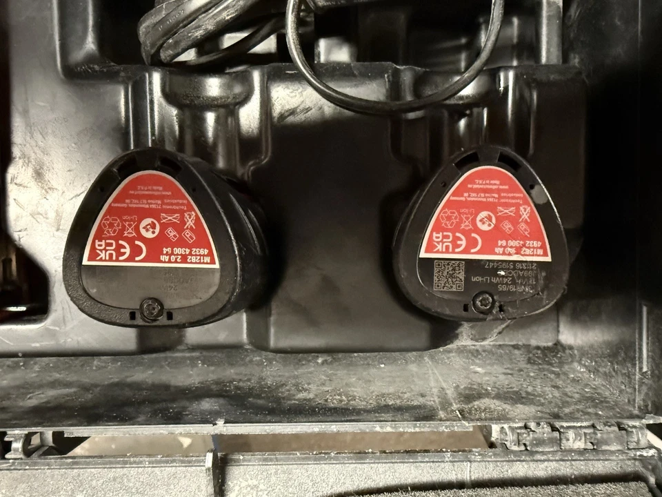 Milwaukee M12 BST-202X – Akku-Stiftnagler im Koffer mit Ladegerät - Bild 2 von 4