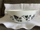 VINTAGE PYREX 2 1/2 QT. BOWL - GOOSEBERRY - #443 - MADE IN U.S.A.- BLACK & WHITE