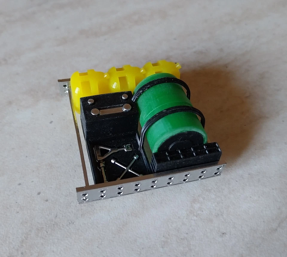 1/24 Datzun 240 Z Safari porta pacchi ricambio repro - Immagine 2 di 4