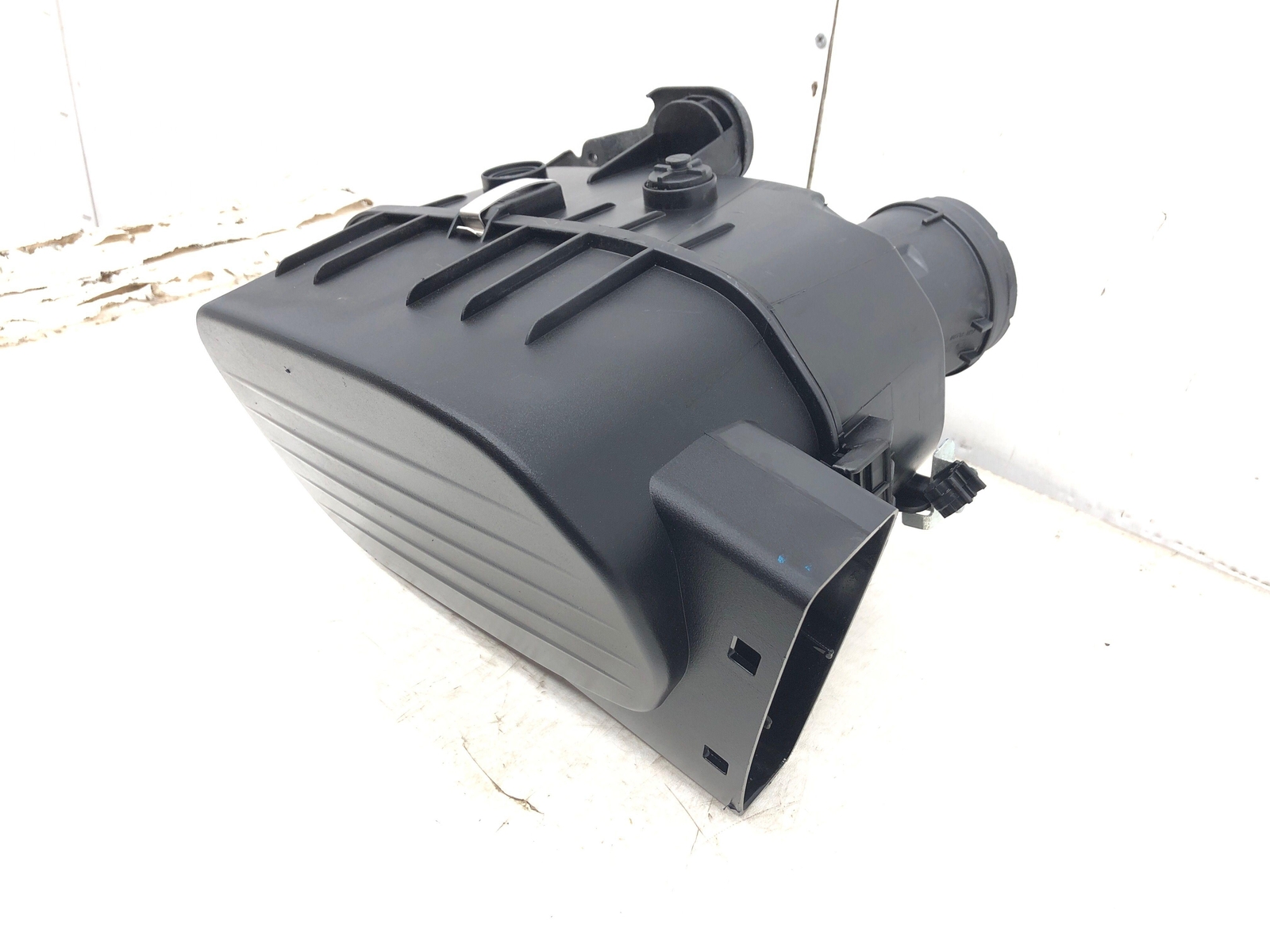 2017-2020 MASERATI LEVANTE M161 3.0L RIGHT AIR CLEANER HOUSING 670101256 *19K*