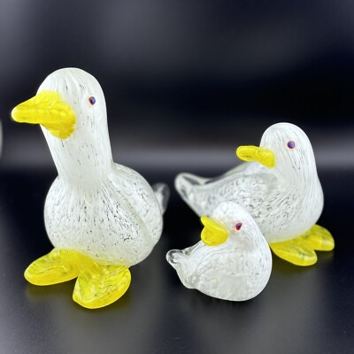 Set Of Three Darling Glass Ducks Art Glass White & Yellow Bird Family