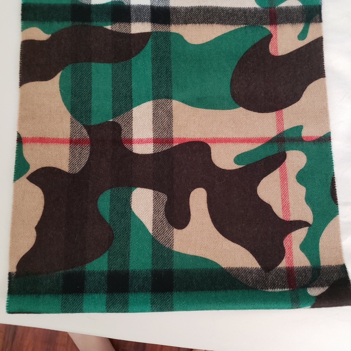 BURBERRY★素敵!UNI CAMOUFLAGE Light Weight Cashmere Scarf Burberry Green Camo Giant Check Cashmere Scarf | eBay