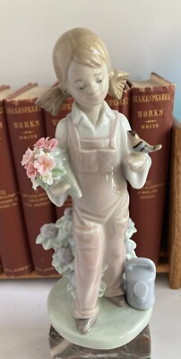 美品　LLADRO スワン Lladro 5231 SWAN WITH WINGS SPREAD Pricing and Reference Guide