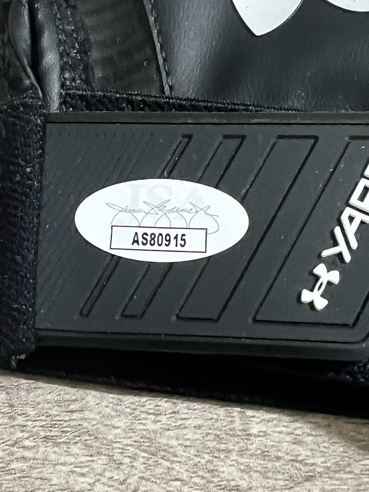 2018 MLB Seattle Mariners Dee Gordon Signed Batting Gloves Under Armour Yard JSA - Image 4 of 4