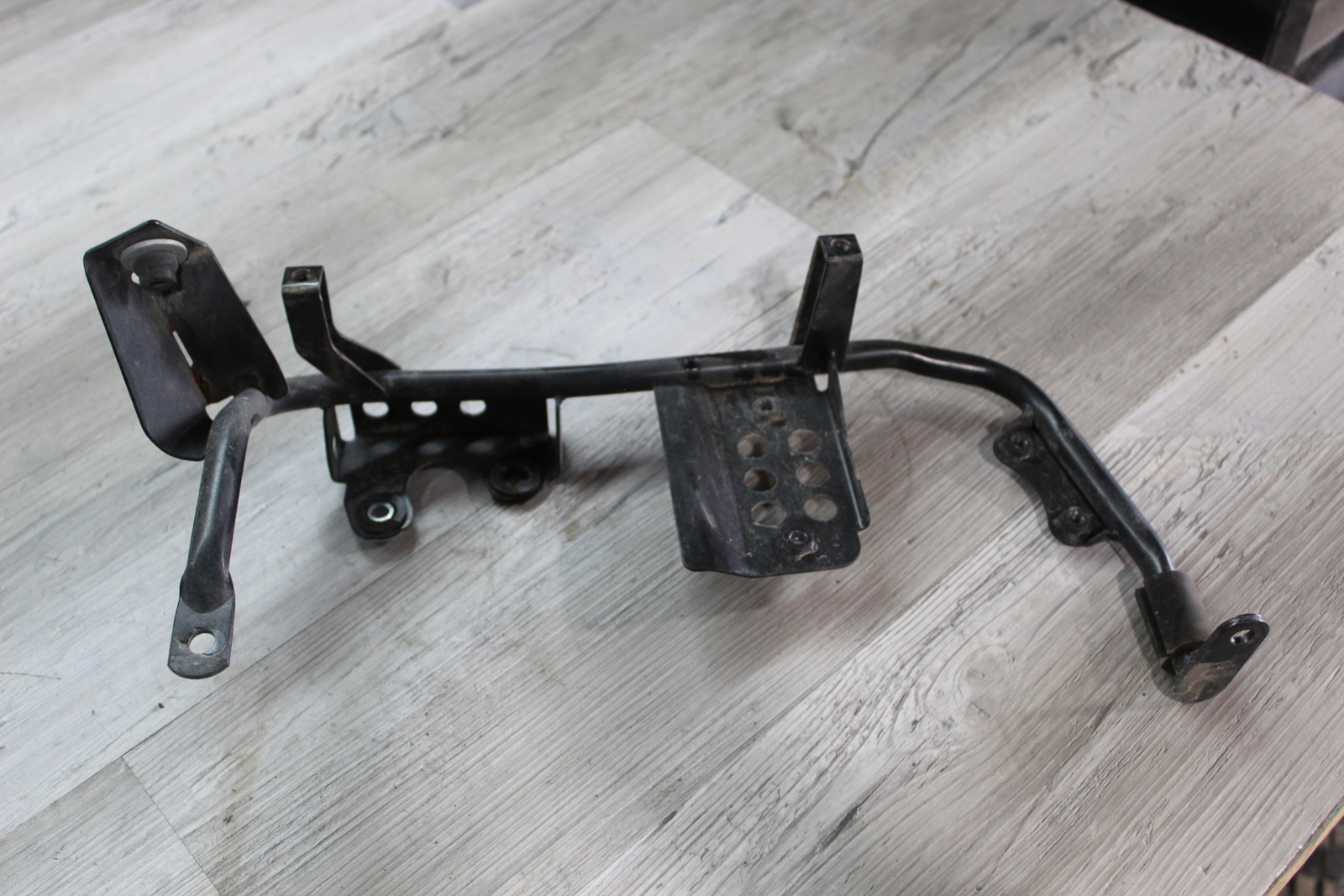 2009 KAWASAKI KLR650 COOLANT WATER TANK RESERVOIR BOTTLE BRACKET FRAME SUPPORT