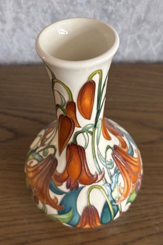 Moorcroft Pottery 9" Trial Vase Master Label Floral Pattern 2020 OFFERS WELCOME! - Picture 2 of 6